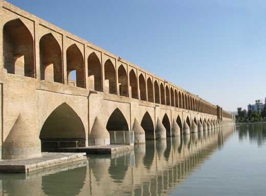 سي و سه پل يا پل الله ورديخان واقع در شهر اصفهان
