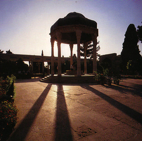 آرامگاه حافظ واقع در شهر شيراز