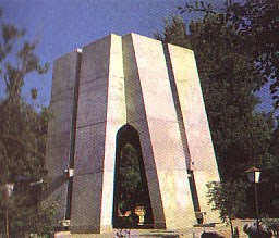   مقبره اوحدي مراغه اي    واقع در شهر مراغه