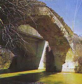 پل آجری پونل واقع در شهر تالش(هشتپر)