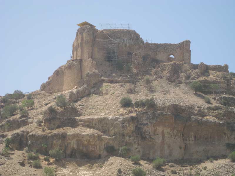 قلعه دختر واقع در شهر فیروزآباد