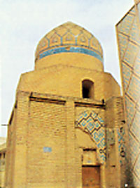 دو مناره در دشت و گنبد سلطان بخت آغا واقع در شهر اصفهان