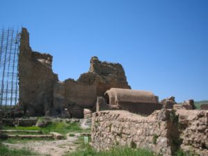 قلعه تخت سلیمان واقع در شهر تكاب