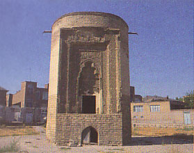 مقبره سه گنبد واقع در شهر ارومیه