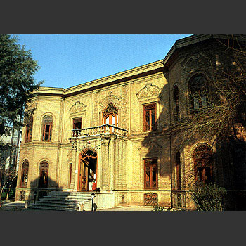 موزه آبگينه و سفالينه هاي ايران واقع در شهر تهران