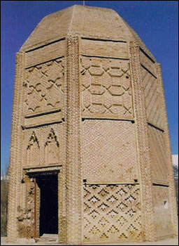 برج آرامگاهی شبلی واقع در شهر دماوند